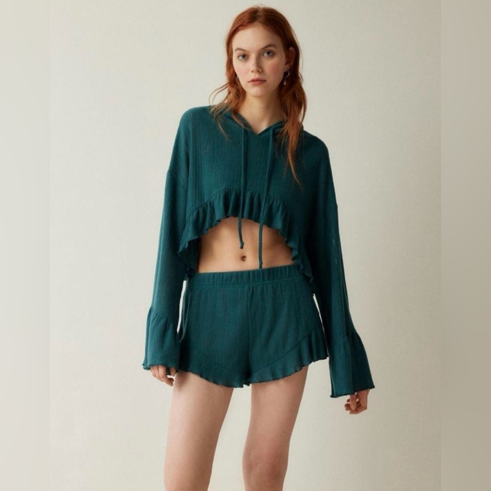 Urban Outfitters cropped sweater hoodie top only in green size small